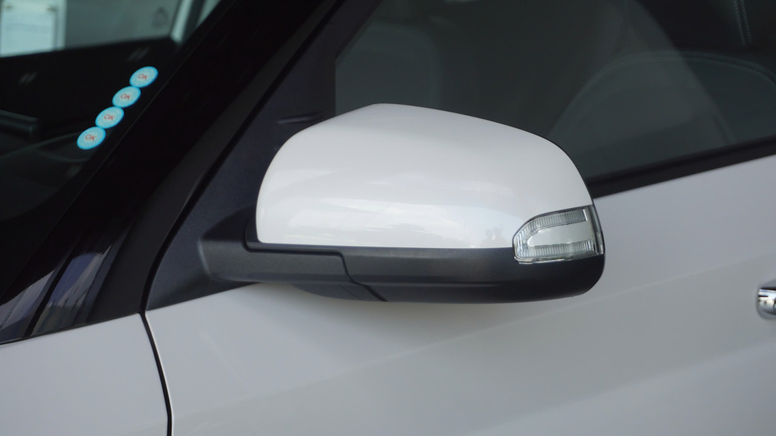 Tự động gập gương khi khóa xe