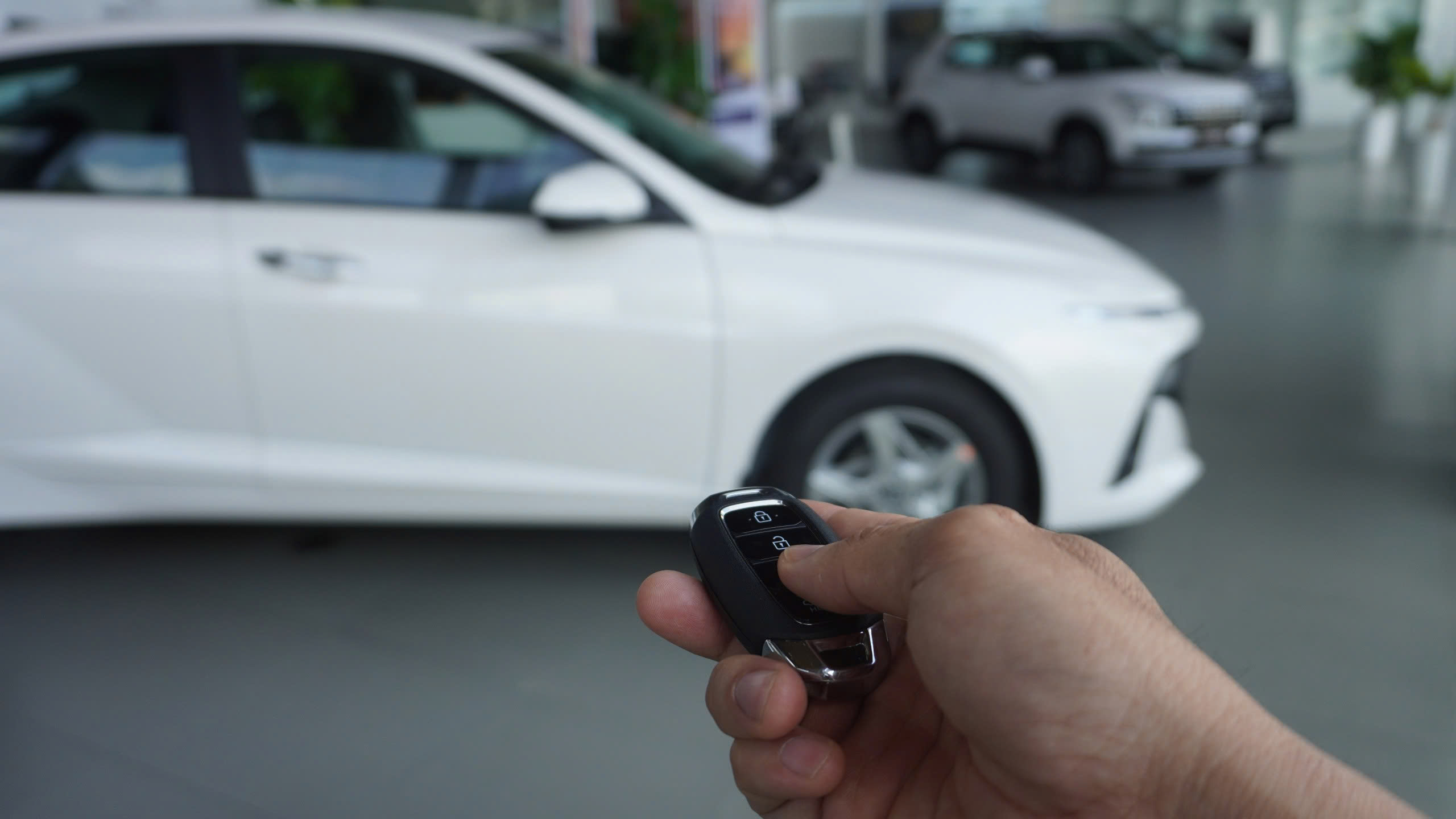 Khởi động xe từ xa bằng chìa khóa